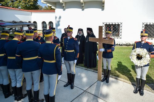 Patriarhul României a rostit o rugăciune la catafalcul din Palatul Elisabeta  Poza 129592