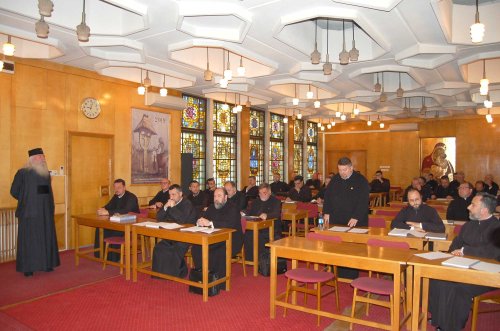 Examen şi colocviu pentru obținerea gradului 1 în preoţie la Timișoara Poza 130337