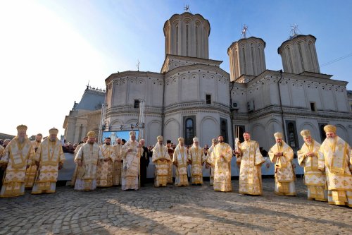 Chipurile luminate ale credincioșilor, frumusețea hramului Poza 130496