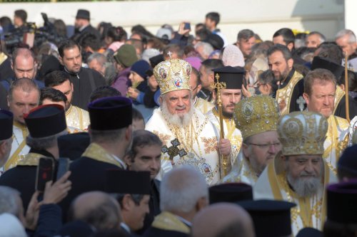 Chipurile luminate ale credincioșilor, frumusețea hramului Poza 130499