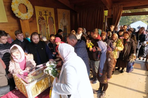 Chipurile luminate ale credincioșilor, frumusețea hramului Poza 130518