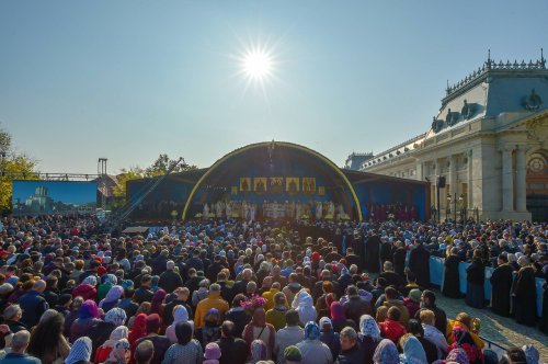 Chipurile luminate ale credincioșilor, frumusețea hramului Poza 130553