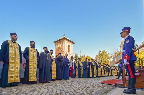 Chipurile luminate ale credincioșilor, frumusețea hramului Poza 130568