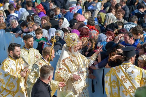 Chipurile luminate ale credincioșilor, frumusețea hramului Poza 130604