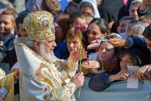 Chipurile luminate ale credincioșilor, frumusețea hramului Poza 130605