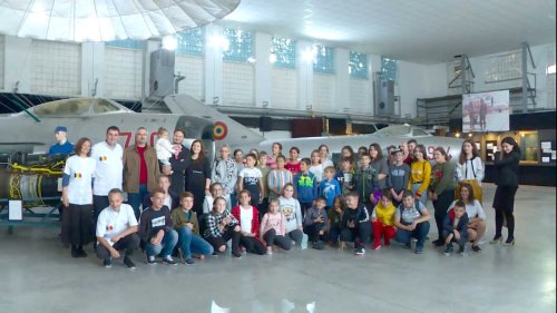 Copii din parohii ale Arhiepiscopiei Bucureștilor în vizită la Muzeul Aviației Poza 130646