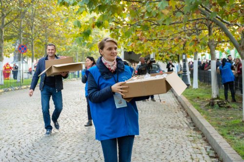 Sprijin pentru pelerinii care au așteptat la rând pe Colina Patriarhiei Poza 130658