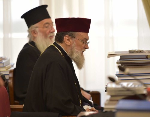 Ierarhii Bisericii Ortodoxe Române, reuniți la Patriarhie Poza 130813