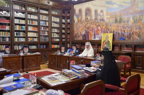 Ierarhii Bisericii Ortodoxe Române, reuniți la Patriarhie Poza 130814