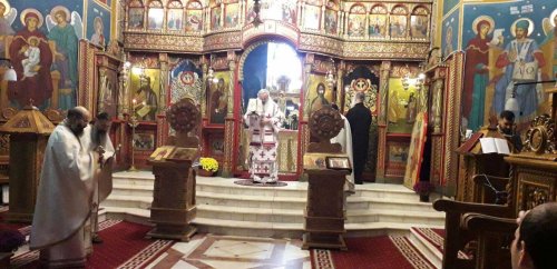 Înaltpreasfinţitul Părinte Mitropolit Serafim a slujit la Catedrala din Huși Poza 131093
