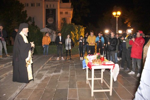 Slujbe de pomenire la Galați pentru  victimele incendiului de la clubul Colectiv