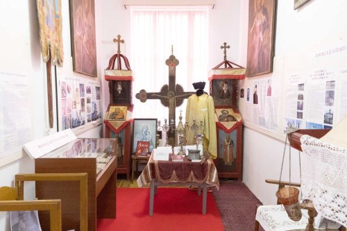 Popas pastoral și filantropic în satul unui mare duhovnic român Poza 131151