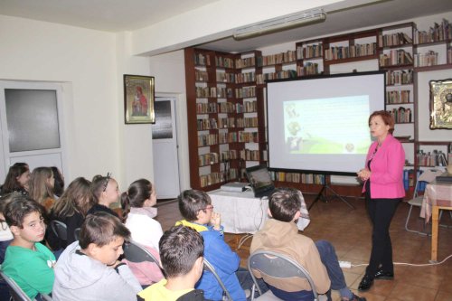 Activitate cu elevii la Parohia „Naşterea Domnului” din Cluj-Napoca Poza 131205
