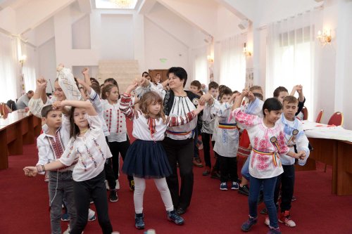 Tabără culturală pentru copii la Mănăstirea Caraiman Poza 131582