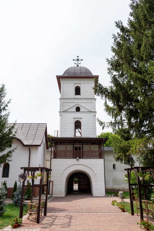 Popas la cea mai veche mănăstire din Bărăgan Poza 131662