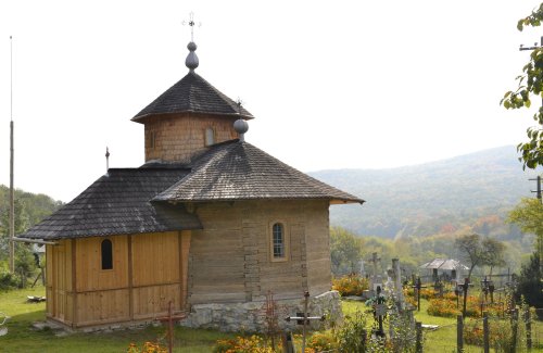Sfinții Arhangheli, ocrotitori de veacuri ai bisericilor moldovenești Poza 131724