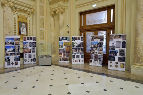 Expoziție și lansare de carte la Palatul Patriarhiei Poza 131913