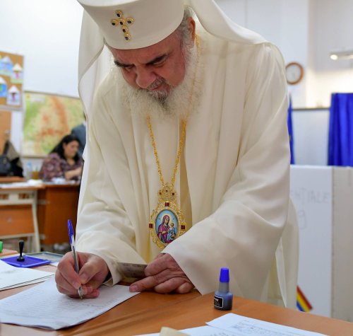 Patriarhul României a votat la Bucureşti Poza 131943