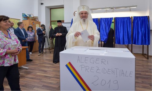 Patriarhul României a votat la Bucureşti Poza 131962