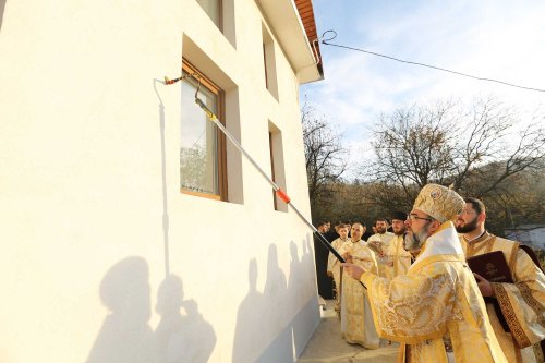 Sfințirea bisericii Parohiei Câmpulungeanca din județul Buzău Poza 132089