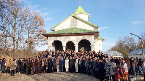 Binecuvântarea bisericii Schitului „Sfânta Muceniţă Filofteia” din Dâmbovița