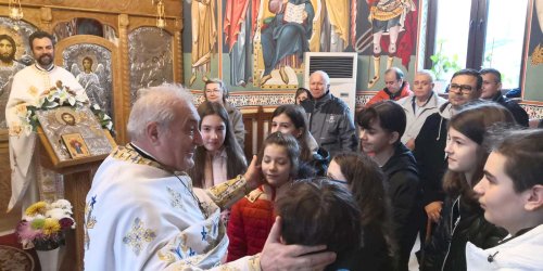 Elevi premiați în Biserica „Sfânta Fecioară Maria”-Dristor Poza 133123