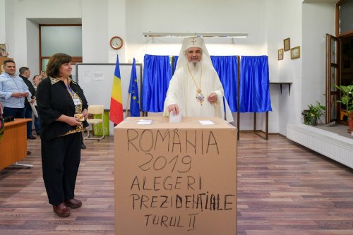 Patriarhul României a votat la Alegerile prezidențiale din România Poza 133197