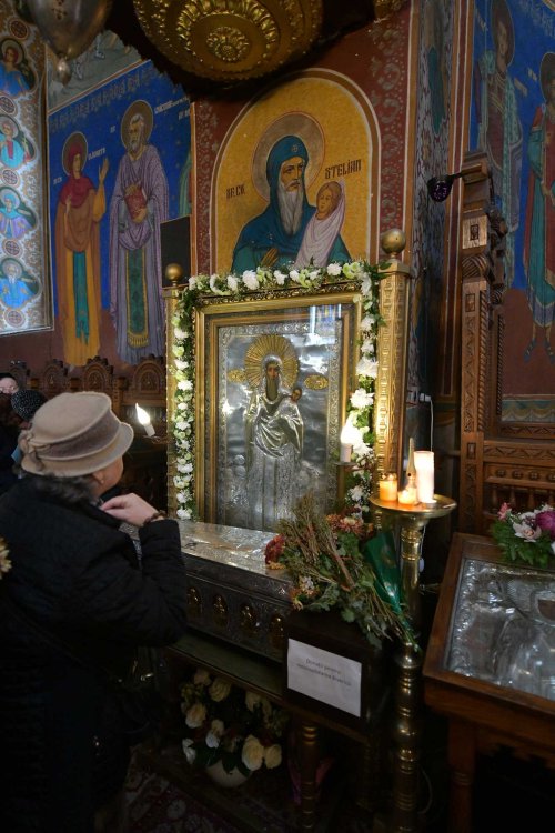 Sfântul Stelian Paflagonul, sărbătorit la biserica lui din București Poza 133362
