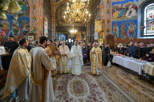 Sfântul Stelian Paflagonul, sărbătorit la biserica lui din București Poza 133370