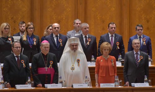 Şedinţa solemnă a Parlamentului României pentru Ziua Naţională Poza 133849