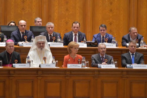 Şedinţa solemnă a Parlamentului României pentru Ziua Naţională Poza 133850