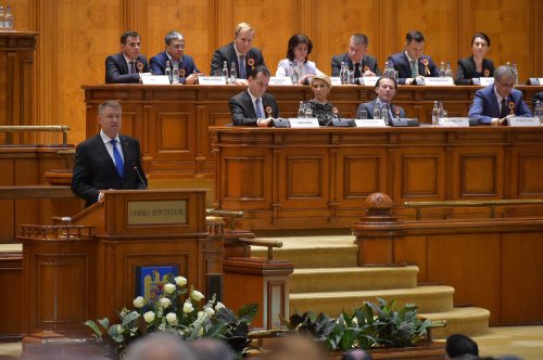Şedinţa solemnă a Parlamentului României pentru Ziua Naţională Poza 133855