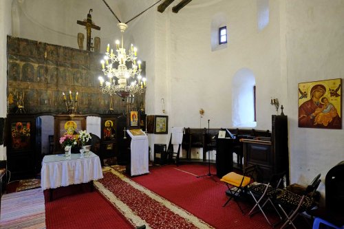 Lumina albului bisericii din Bălteni Poza 133989