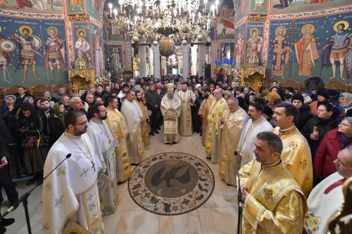 Comuniunea sfinților la Biserica „Sfântul Gheorghe“-Nou din Capitală Poza 134326