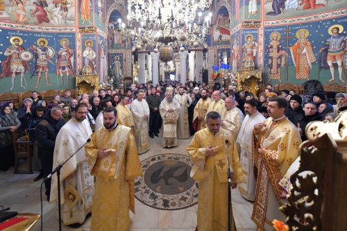 Comuniunea sfinților la Biserica „Sfântul Gheorghe“-Nou din Capitală Poza 134327
