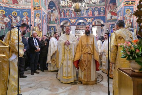 Comuniunea sfinților la Biserica „Sfântul Gheorghe“-Nou din Capitală Poza 134329