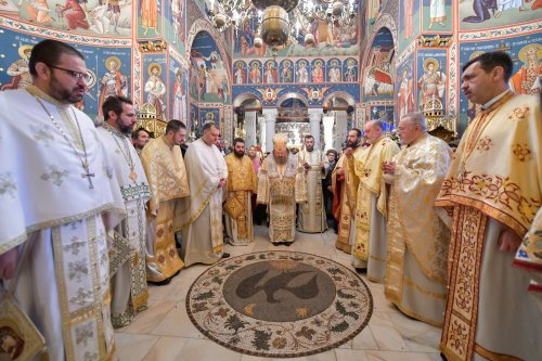 Comuniunea sfinților la Biserica „Sfântul Gheorghe“-Nou din Capitală Poza 134333