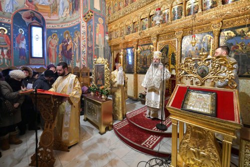 Comuniunea sfinților la Biserica „Sfântul Gheorghe“-Nou din Capitală Poza 134337