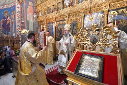 Comuniunea sfinților la Biserica „Sfântul Gheorghe“-Nou din Capitală Poza 134338