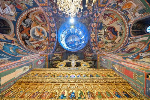 Comuniunea sfinților la Biserica „Sfântul Gheorghe“-Nou din Capitală Poza 134344