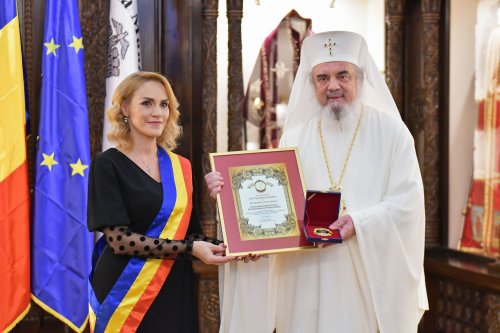 Patriarhul României a primit titlul de „Cetăţean de Onoare” al Municipiului Bucureşti Poza 134971