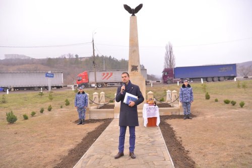 Monument al eroilor reconstruit în localitatea Rezina Poza 134865