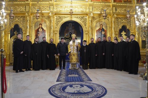 Slujire arhierească și hirotonie la Catedrala Arhiepiscopală din Arad Poza 134916