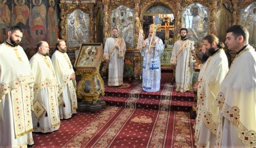 Înaltpreasfinţitul Părinte Ioachim a resfințit biserica Parohiei Trebeș Poza 135131