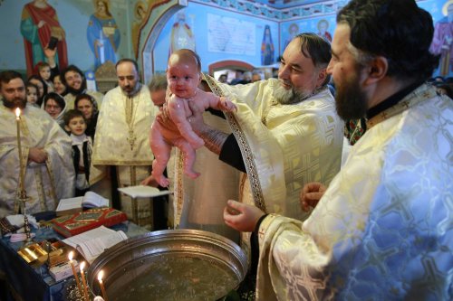 Prunci botezaţi de Mitropolitul Moldovei şi Bucovinei Poza 135124