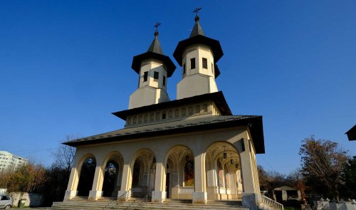 Un locaș întemeiat pe jertfa care a transfigurat România Poza 135739