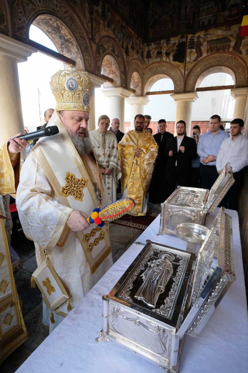 Sfânta Muceniţă Anastasia, sărbătorită la biserica sa din Capitală Poza 135885