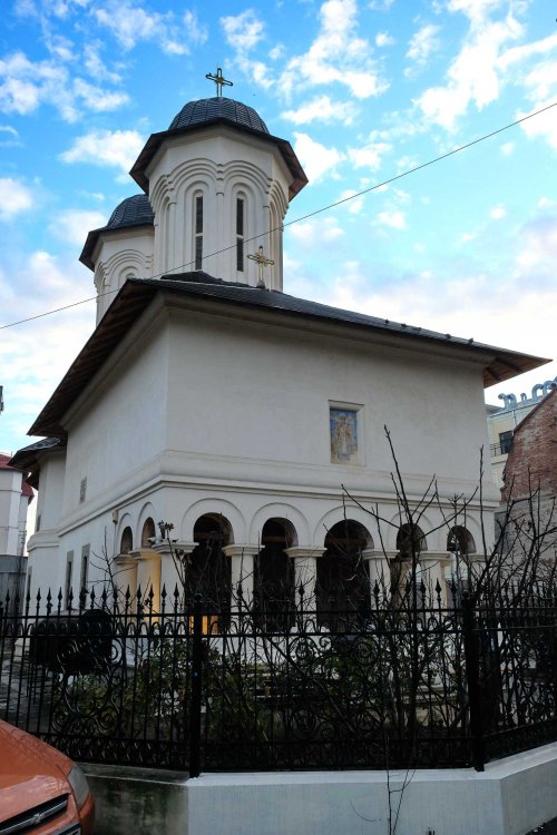 Sfânta Muceniţă Anastasia, sărbătorită la biserica sa din Capitală Poza 135890