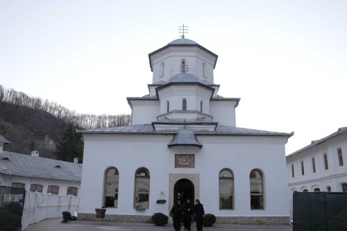 Sfântă Liturghie Arhierească la hramul Mănăstirii Tismana Poza 136224