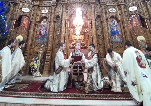 Slujire arhierească la o biserică din municipiul Bacău Poza 136355